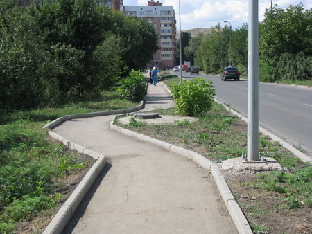 Тротуар проложен по-русски, с душей